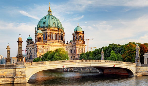 Φτηνές Ενοικίαση αυτοκινήτων σε Βερολίνο Σένεφελντ Αεροδρόμιο