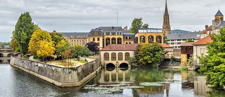 Jeftini Najam Automobila u Metz Željeznički kolodvor
