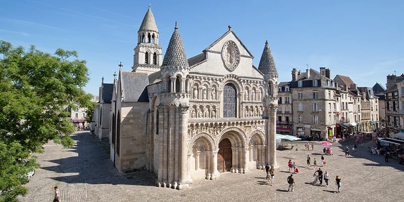 Najam Automobila u Chauvigny