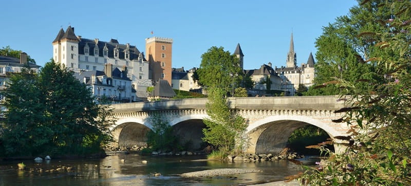 Ενοικίαση αυτοκινήτων σε Πω, Ουζεΐν