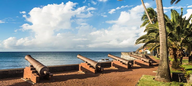 Φτηνές Ενοικίαση αυτοκινήτων σε Réunion, Roland Garros Αεροδρόμιο