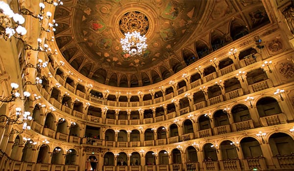 Φτηνές Ενοικίαση αυτοκινήτων σε Μπολόνια Αεροδρόμιο