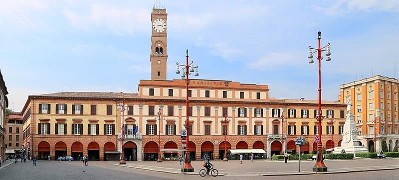 Φτηνές Ενοικίαση αυτοκινήτων σε Φορλί Αεροδρόμιο