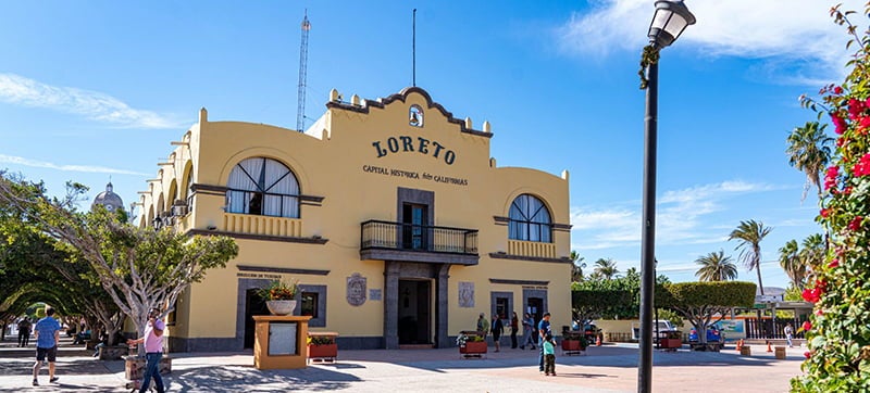 Tani Wypozyczalnia Samochodów w Loreto Lotnisko