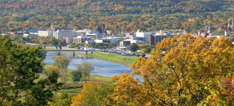 Φτηνές Ενοικίαση αυτοκινήτων σε Elmira Κόρνινγκ Αεροδρόμιο